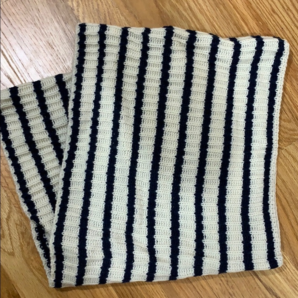Old navy infinity scarf knit NWOT navy and ivory